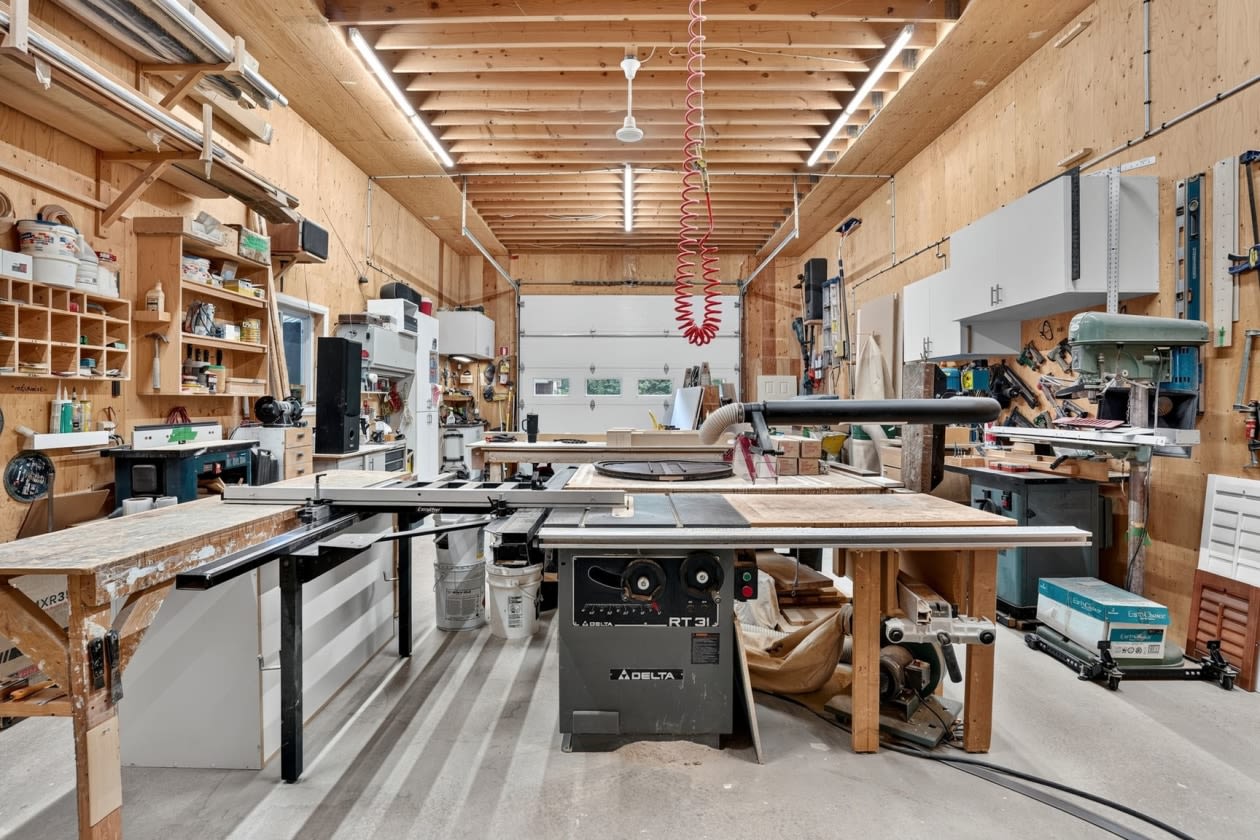 Atelier — 2060 Ch De Val-Des-Lacs, Sainte-Sophie