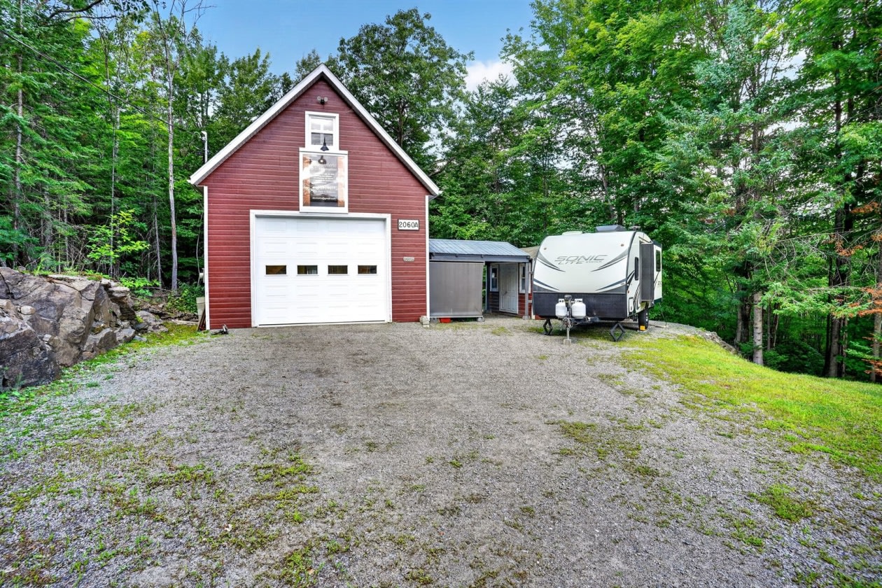 Garage — 2060 Ch De Val-Des-Lacs, Sainte-Sophie