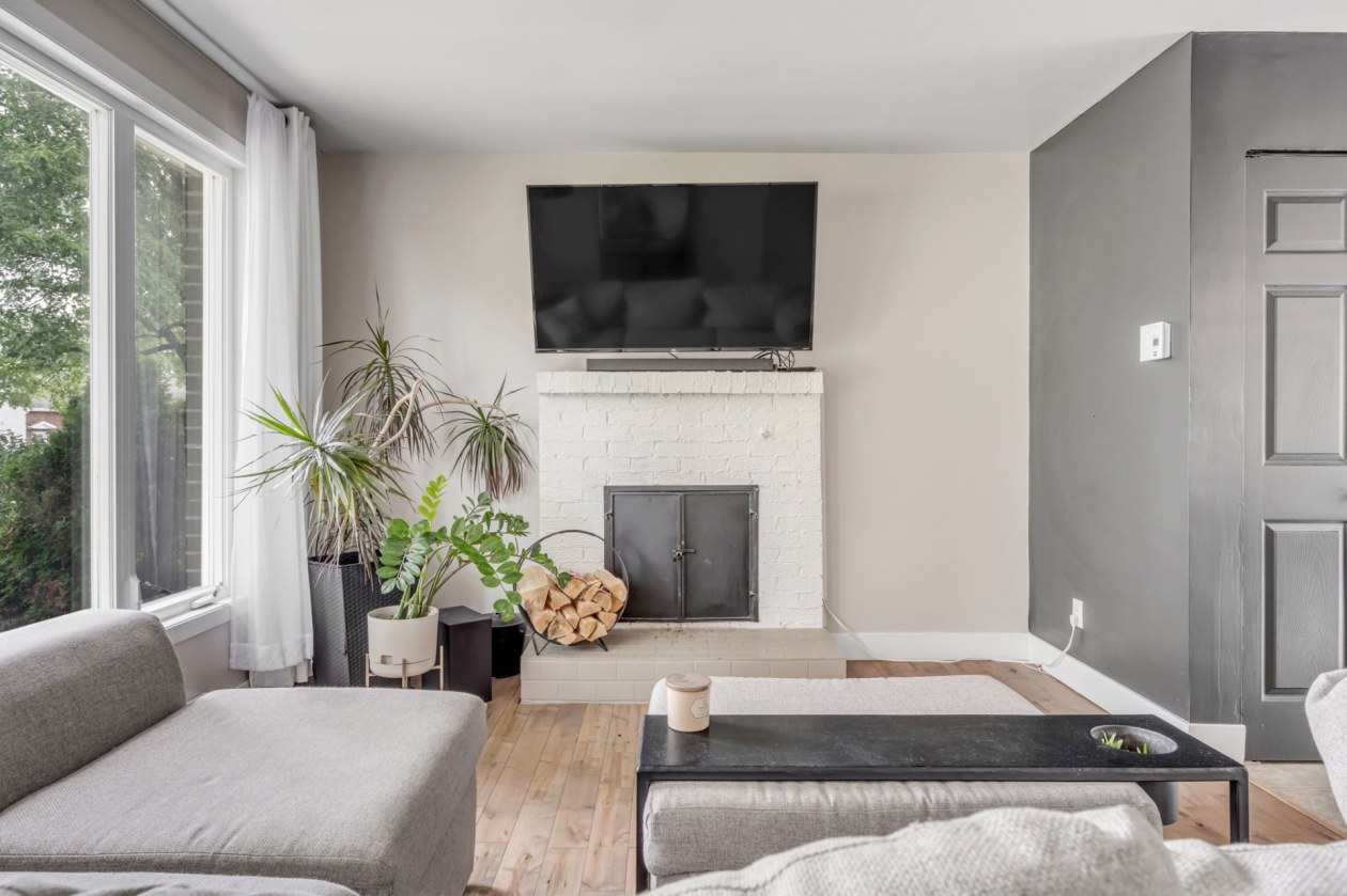 Salon — 484 Rue de la Garonne, Lévis