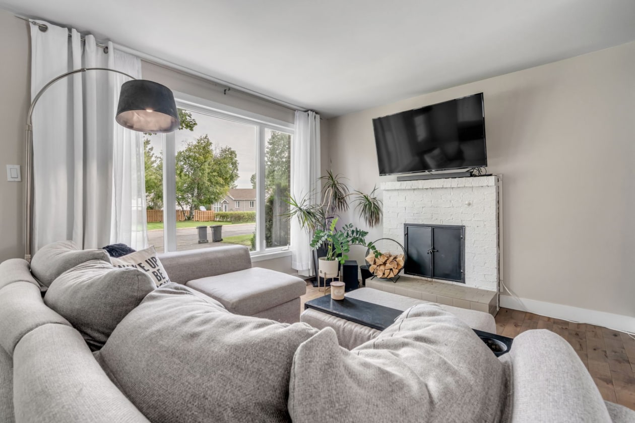 Salon — 484 Rue de la Garonne, Lévis