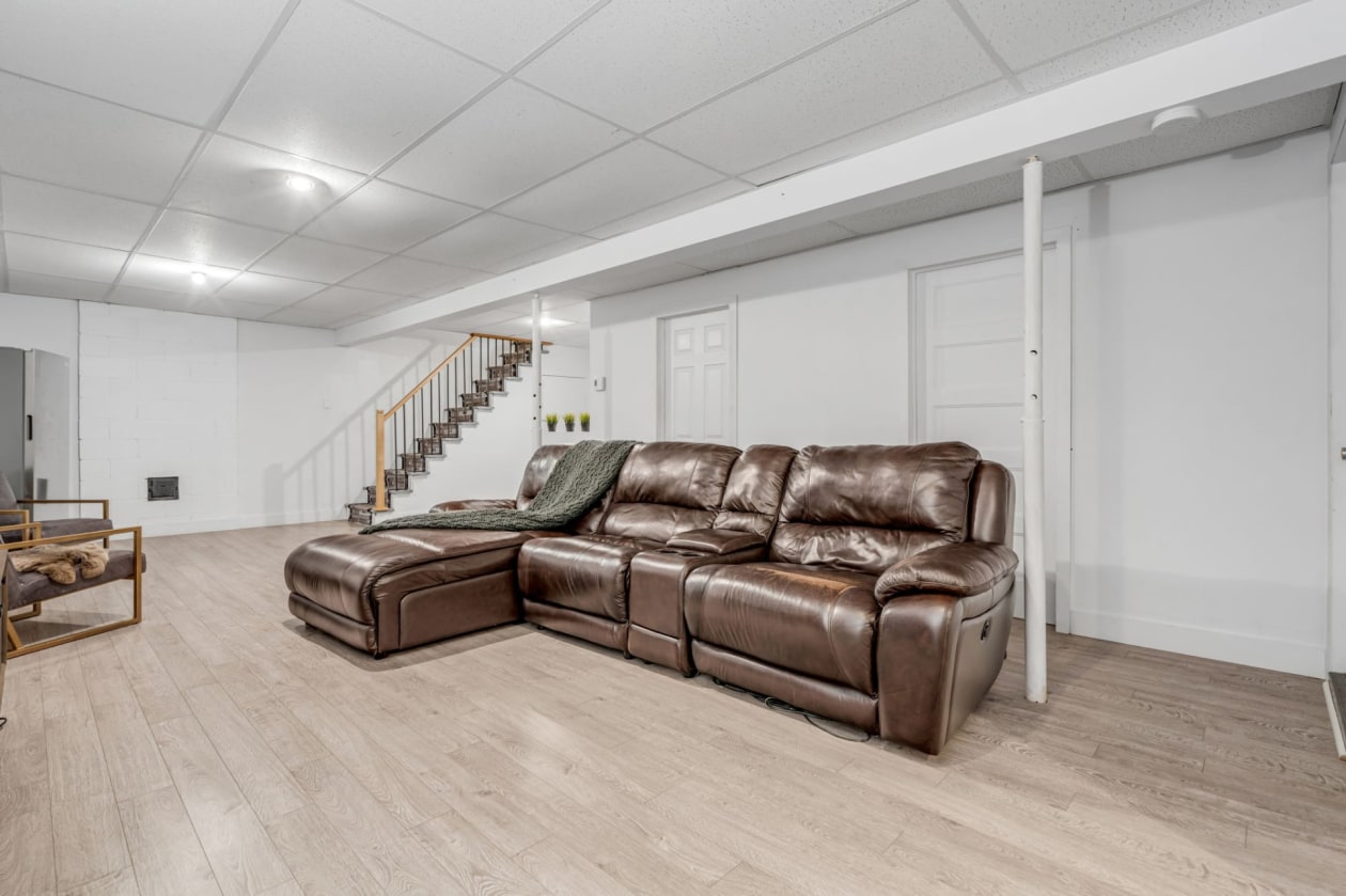 Salle familiale — 484 Rue de la Garonne, Lévis