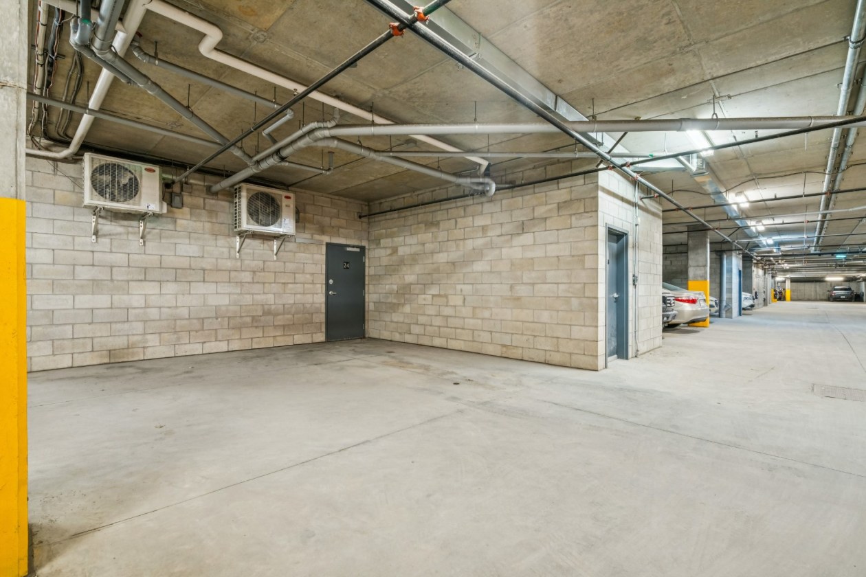 Garage — 775 Av. Plymouth, Mont-Royal
