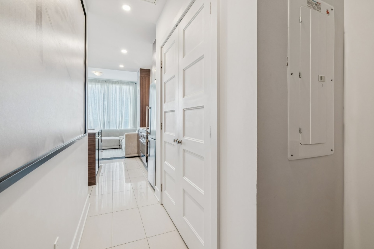 Corridor — 775 Av. Plymouth, Mont-Royal