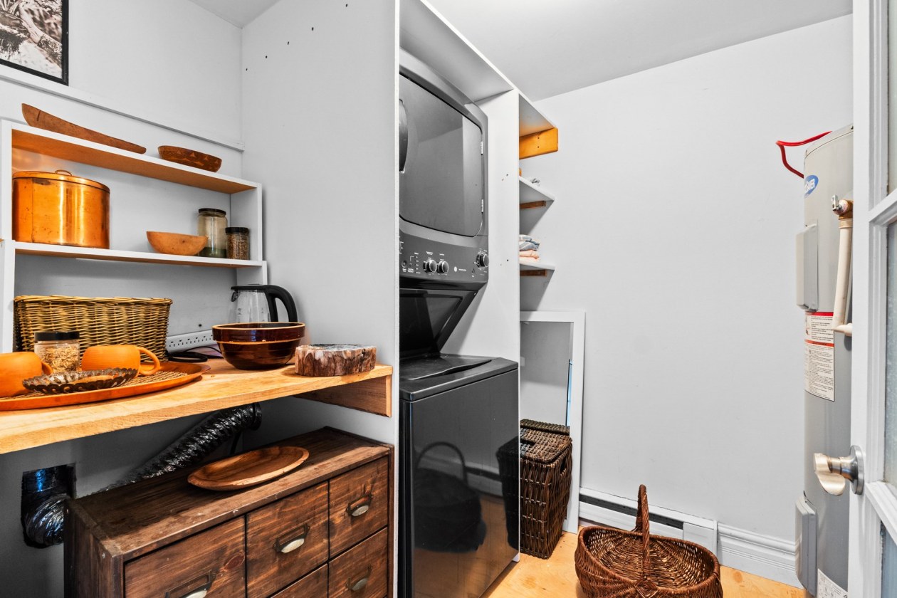 Salle de lavage — 7414 - 7416 Rue Jacques-Rousseau, Montréal