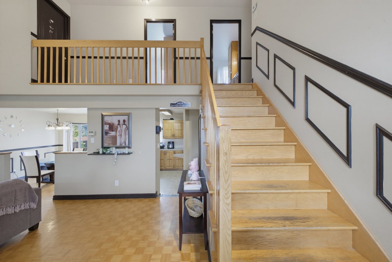 Escalier — 1632 Rue des Écores, Terrebonne