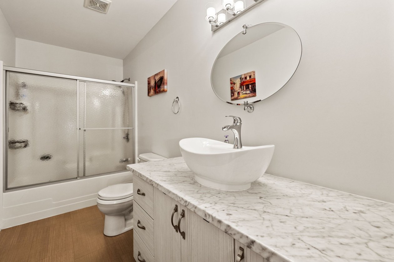 Salle de bains — 212 Rue Jules-Verne, Gatineau