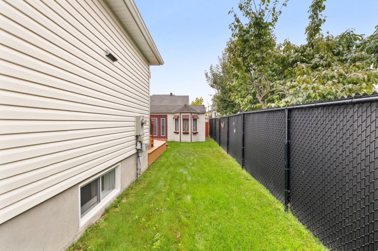 Cour — 212 Rue Jules-Verne, Gatineau