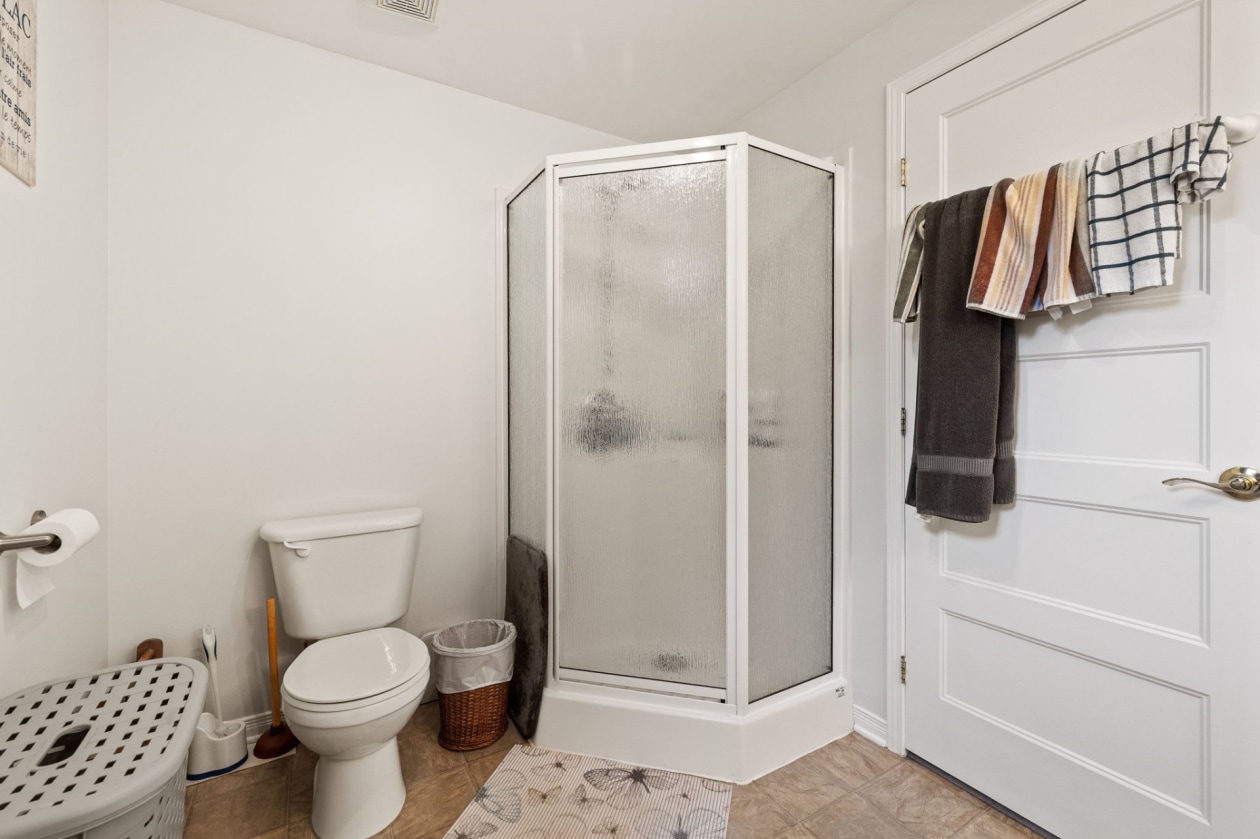 Salle de bains — 212 Rue Jules-Verne, Gatineau