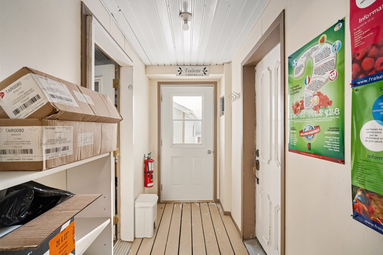 Corridor — 745Z Rue Principale, Sainte-Anne-de-la-Pérade
