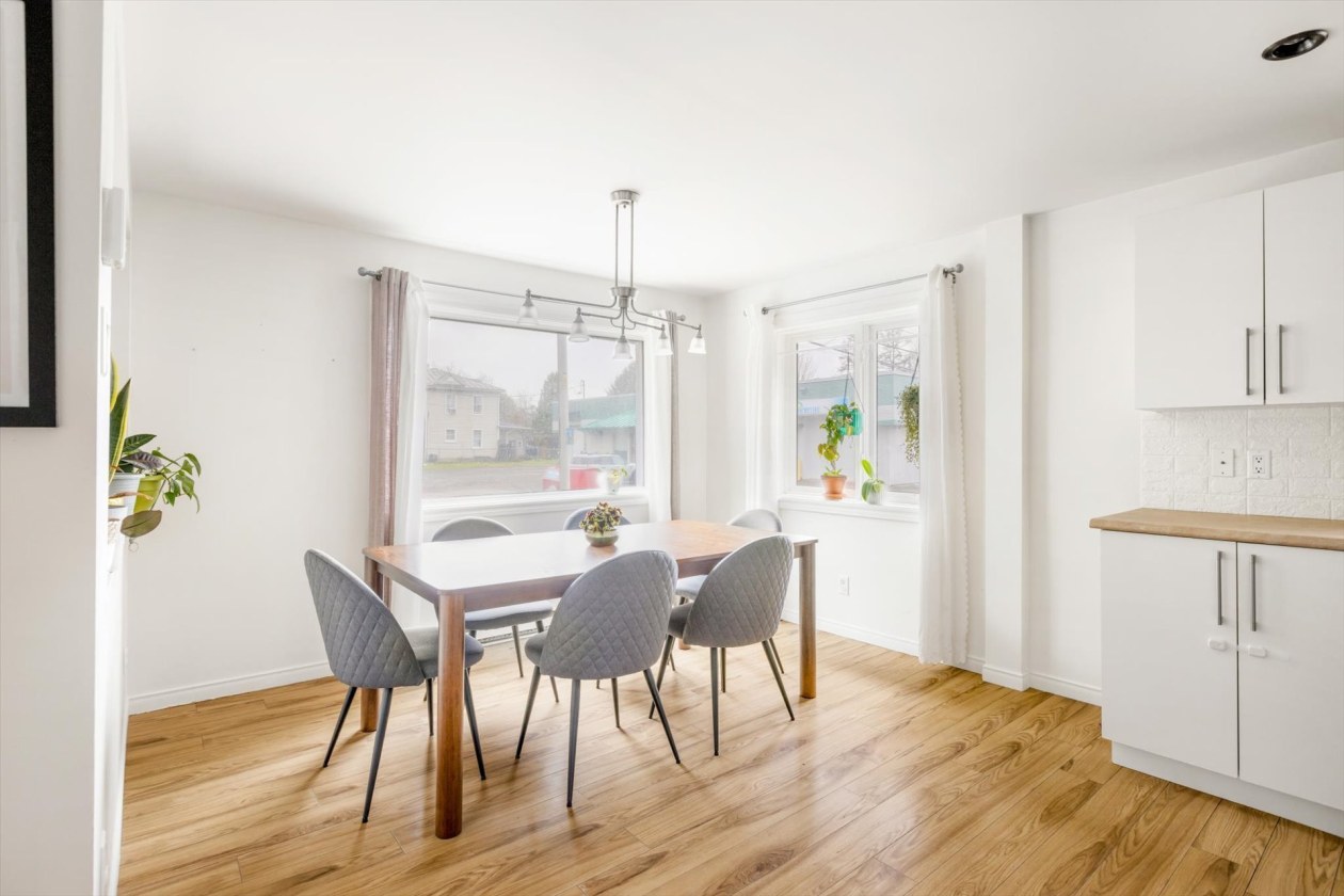 Salle à manger — 620 Rue du Village, Shawinigan