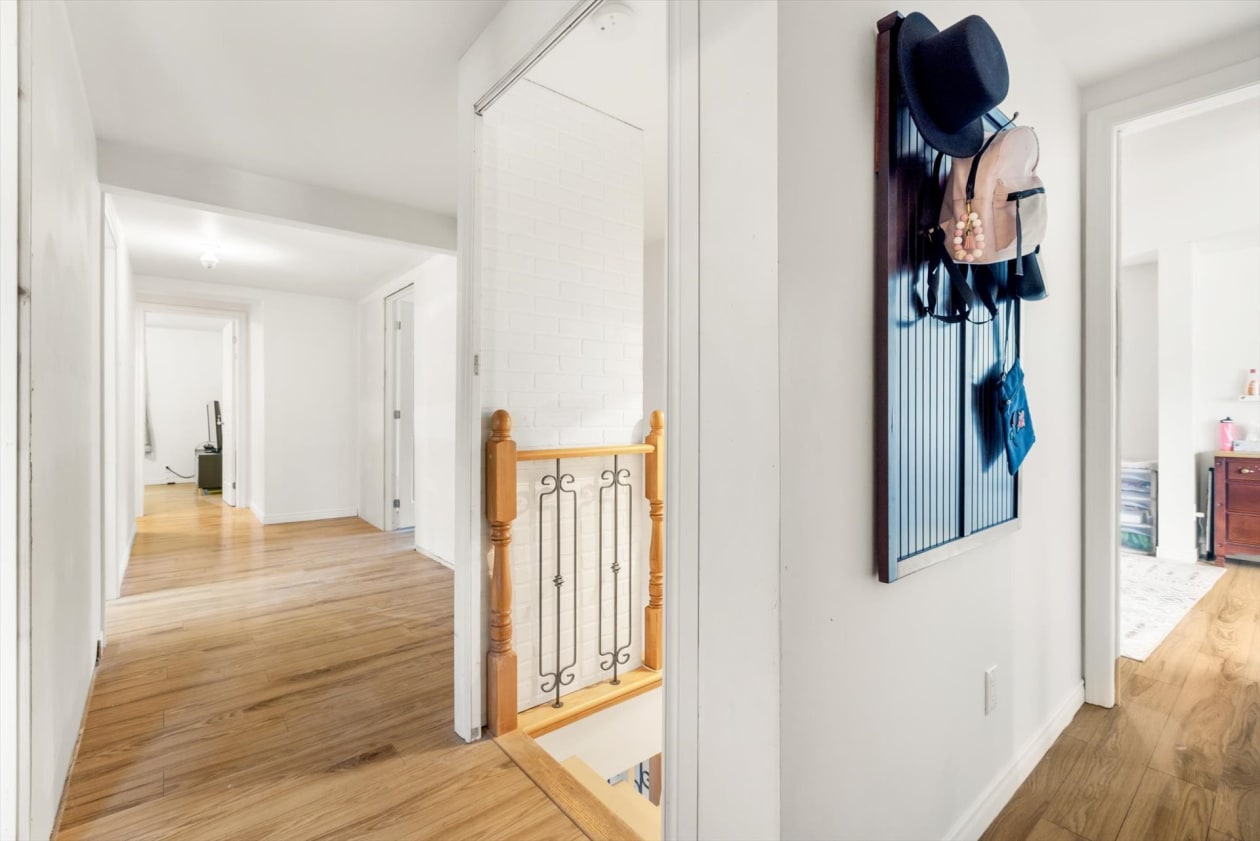 Corridor — 620 Rue du Village, Shawinigan