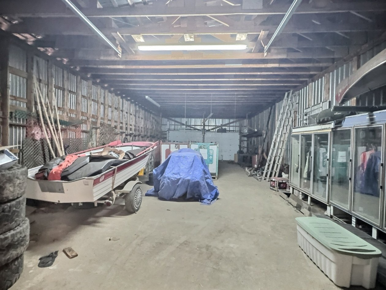 Garage — 579 - 581 Route 155 S., La Tuque