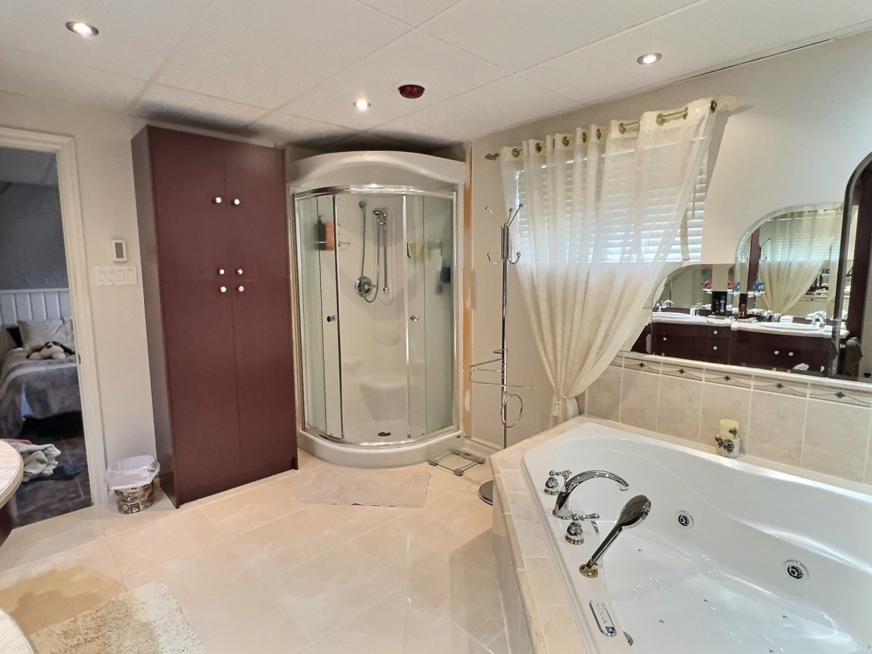 Salle de bains — 579 - 581 Route 155 S., La Tuque