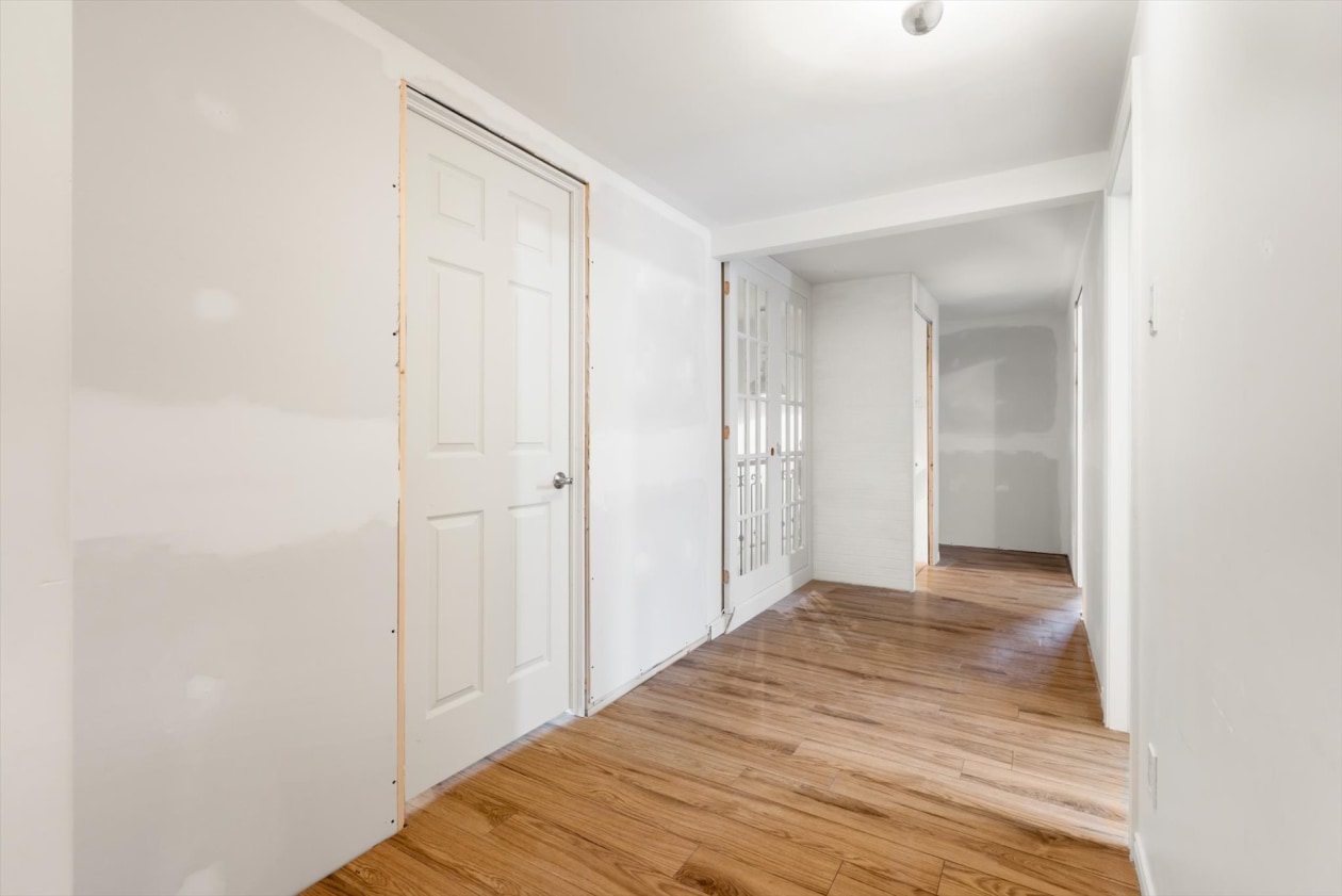 Corridor — 620 Rue du Village, Shawinigan