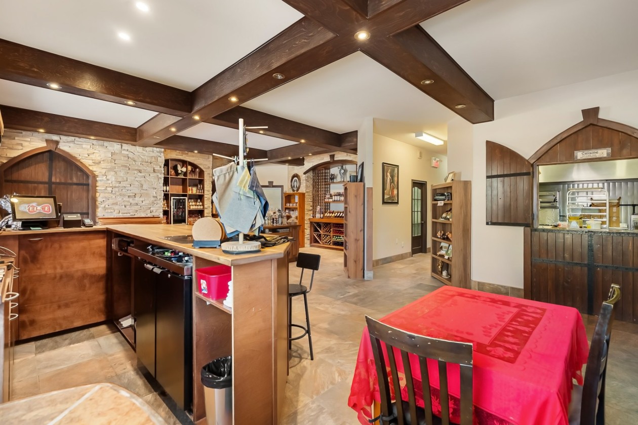 Salle de réception — 745Z Rue Principale, Sainte-Anne-de-la-Pérade