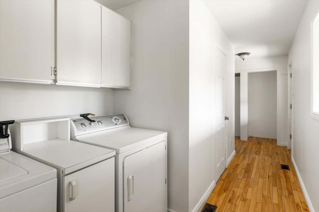 Salle de lavage — 350 - 360 Rue Marquis, Saint-Célestin - Municipalité