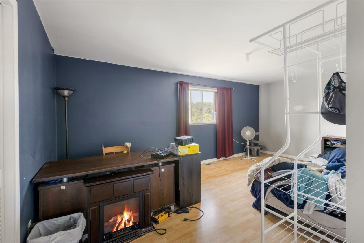 Chambre à coucher — 350 - 360 Rue Marquis, Saint-Célestin - Municipalité