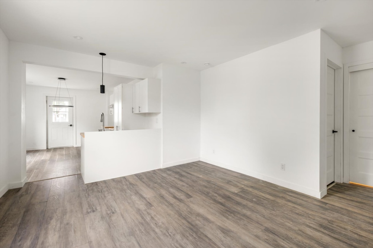 Salon — 156 - 162 Rue de Monseigneur-Signay, Nicolet