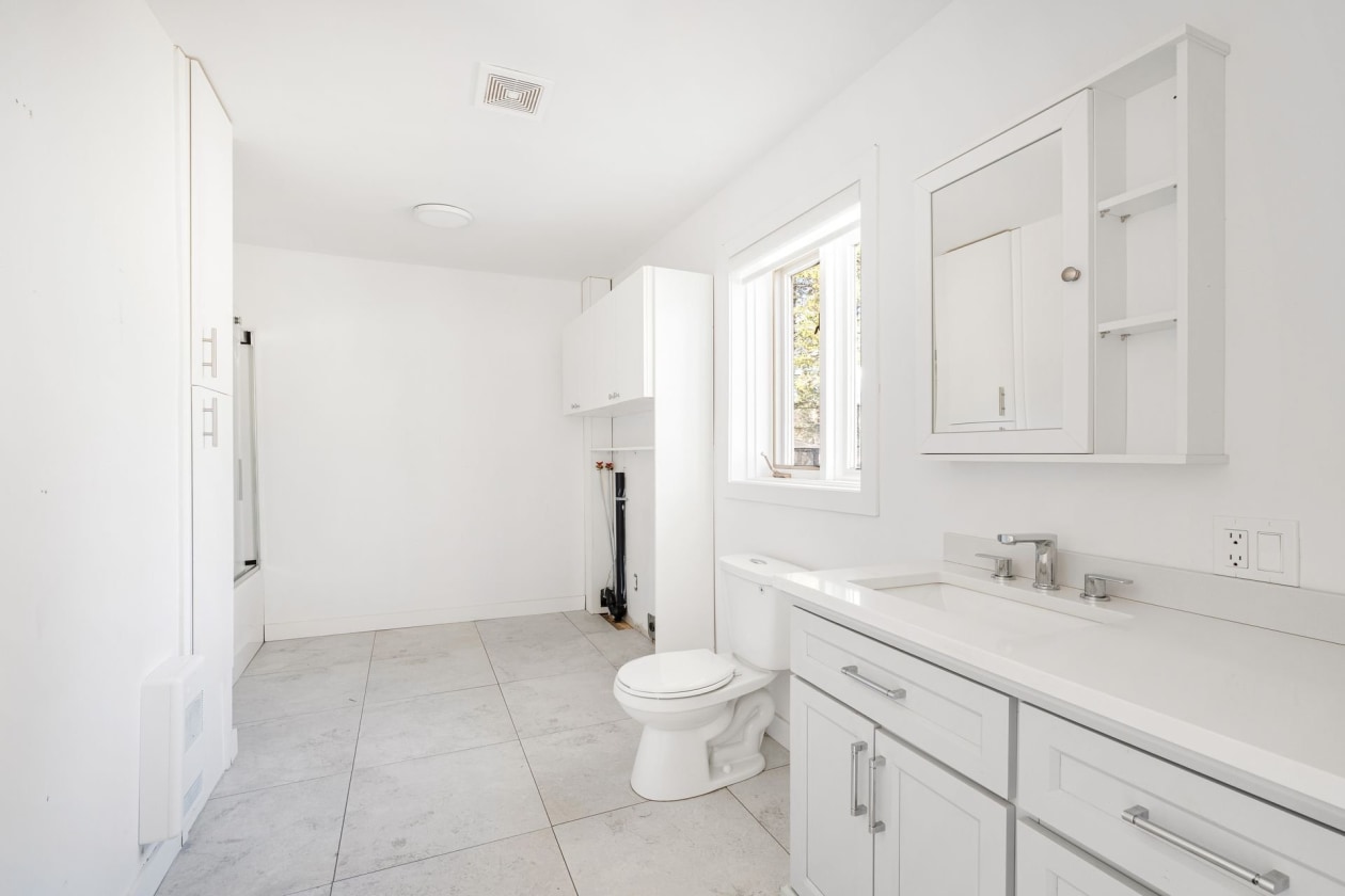 Salle de bains — 10840 Boul. St-Jean, Trois-Rivières