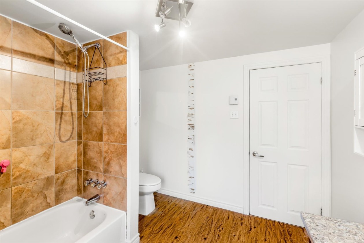 Salle de bains — 620 Rue du Village, Shawinigan