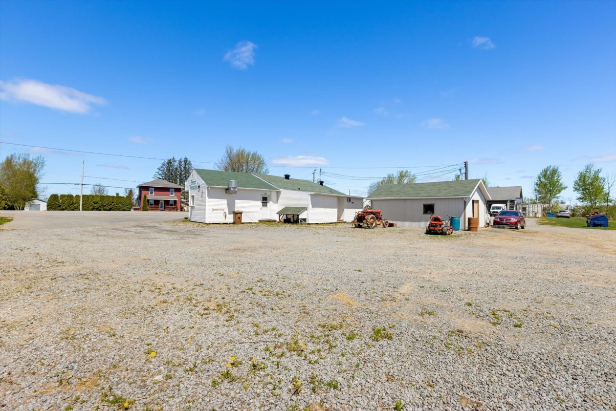 Cour — 745Z Rue Principale, Sainte-Anne-de-la-Pérade