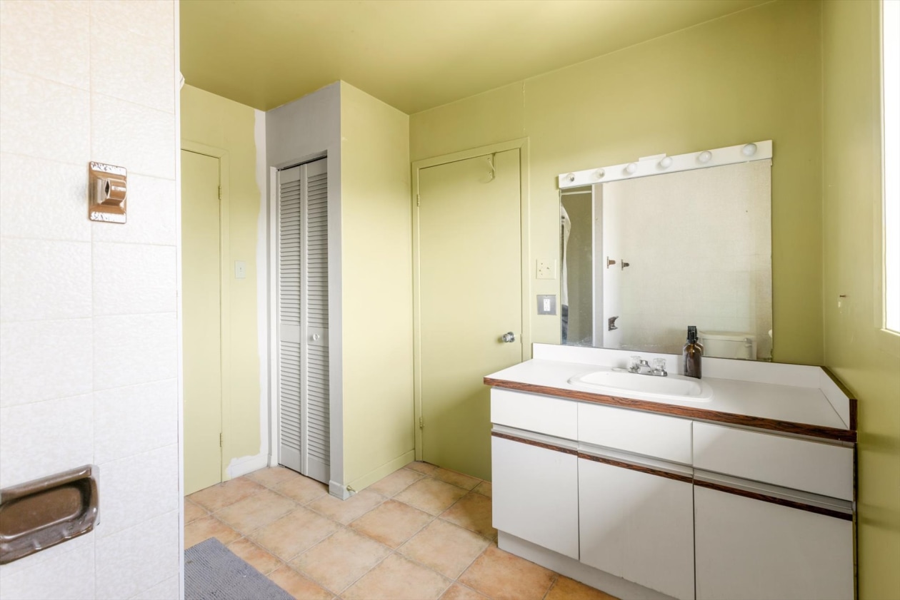 Salle de bains — 350Z - 360Z Rue Marquis, Saint-Célestin - Municipalité