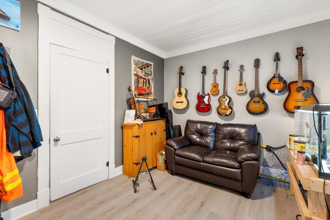 Salon — 156 - 162 Rue de Monseigneur-Signay, Nicolet