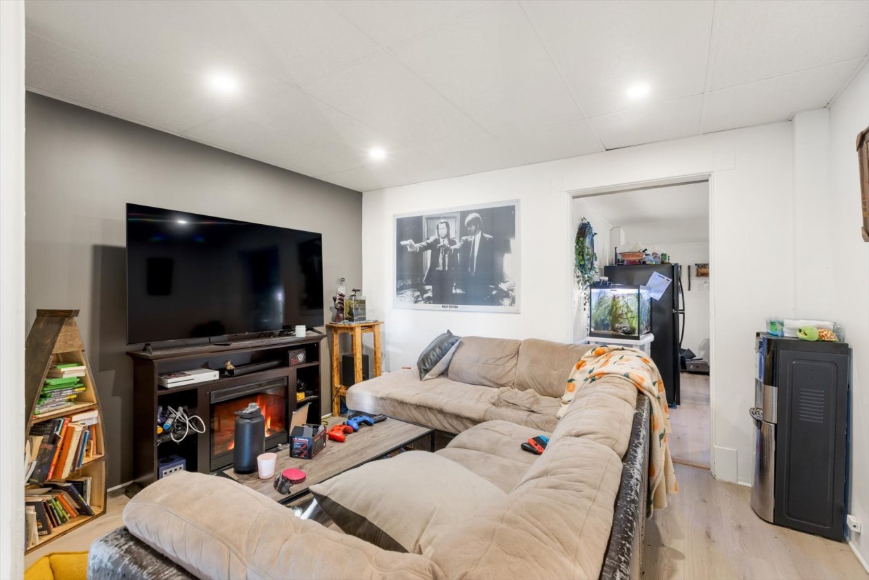 Salon — 156 - 162 Rue de Monseigneur-Signay, Nicolet