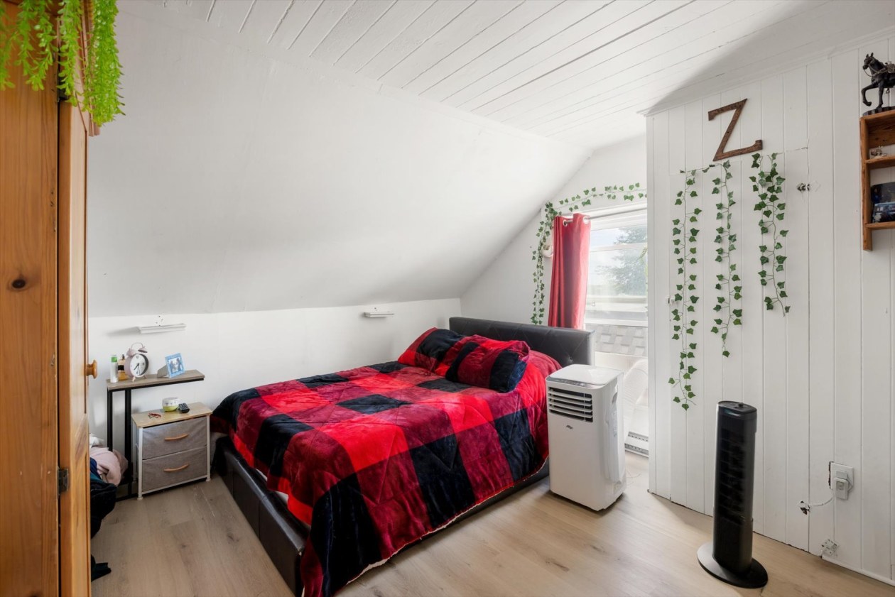 Chambre à coucher — 156 - 162 Rue de Monseigneur-Signay, Nicolet