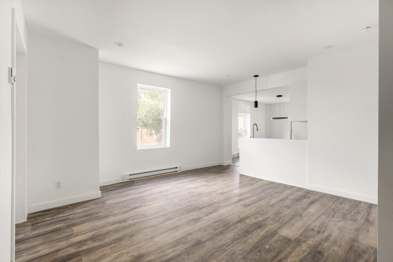 Salon — 156 - 162 Rue de Monseigneur-Signay, Nicolet