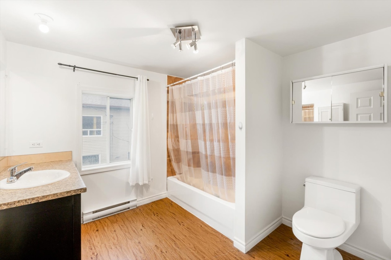 Salle de bains — 620 Rue du Village, Shawinigan
