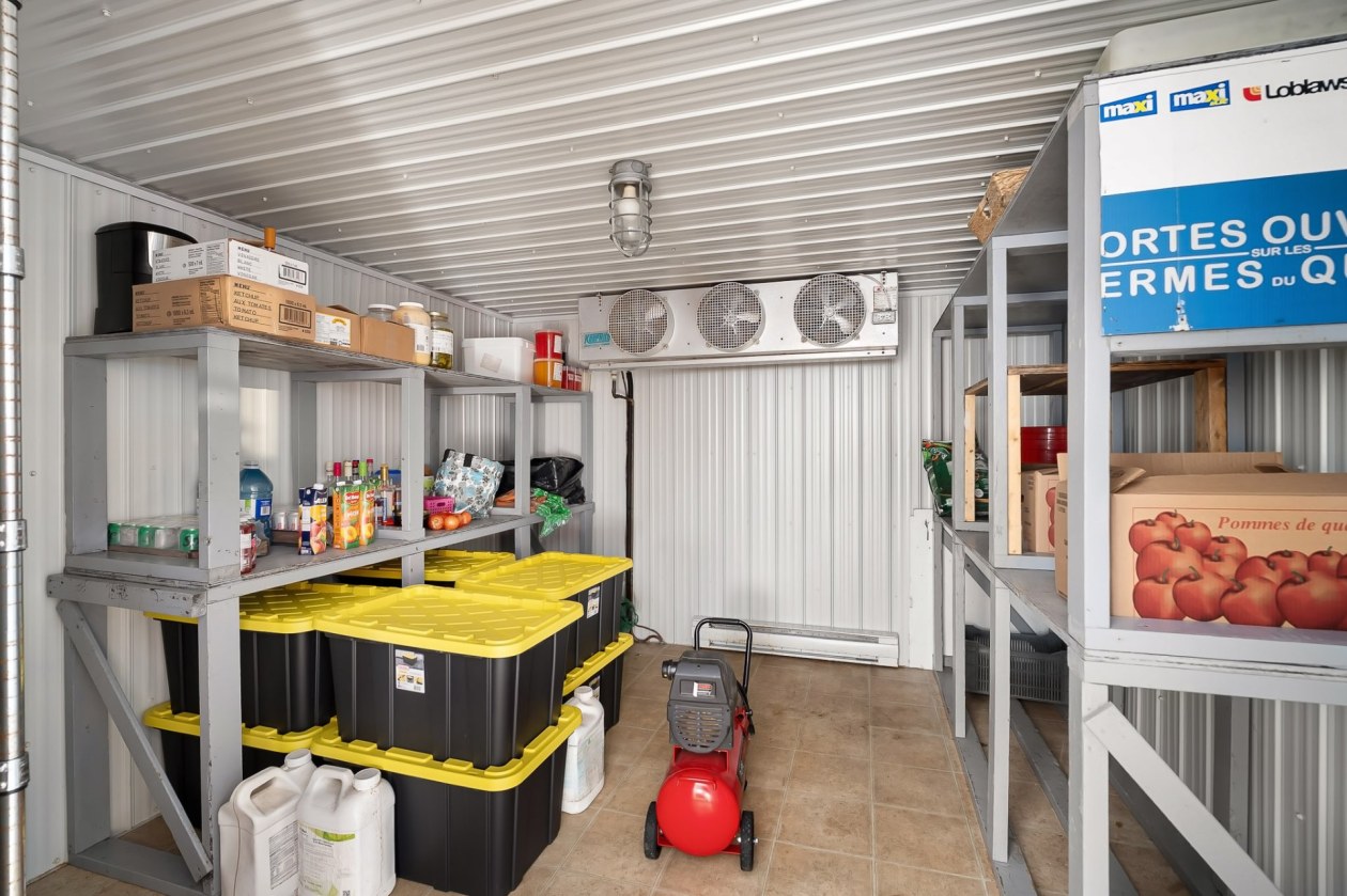 Chambre froide — 745 Rue Principale, Sainte-Anne-de-la-Pérade