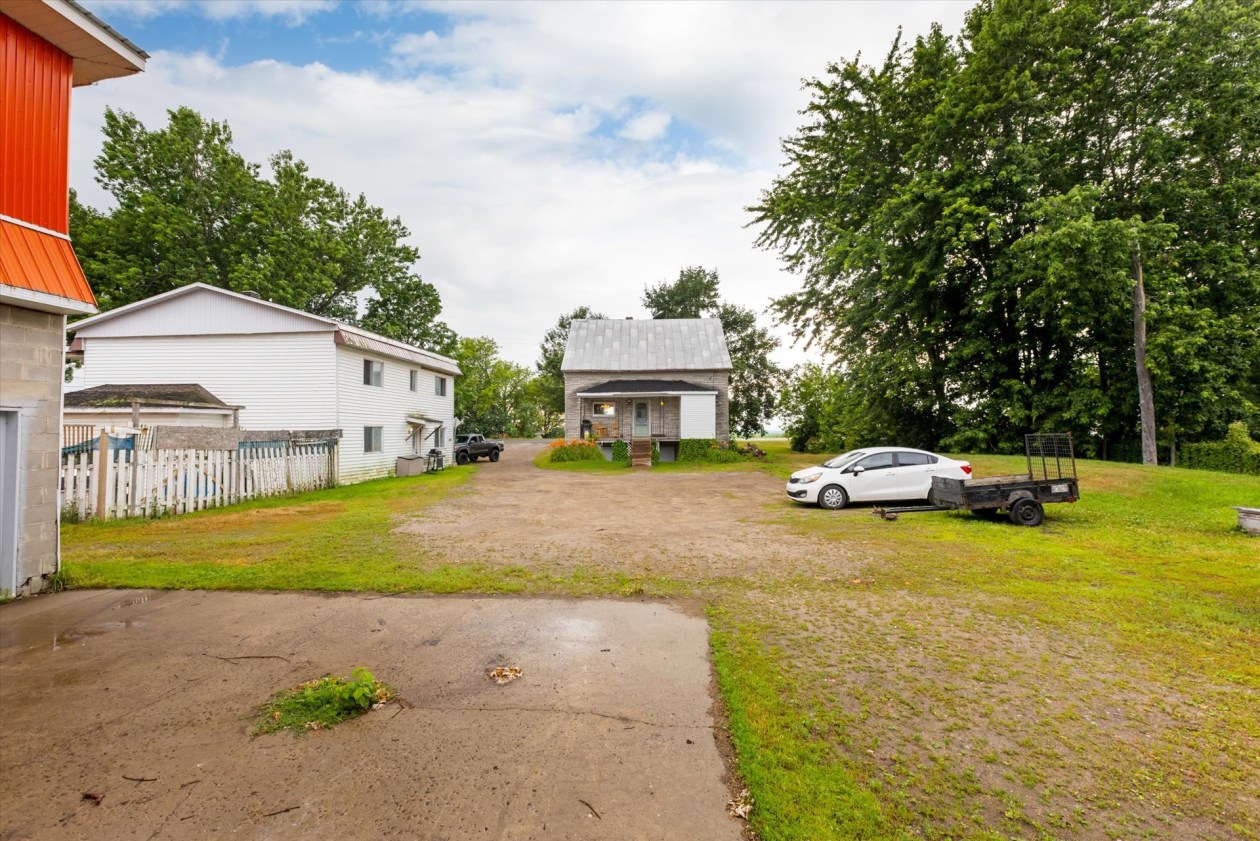 Cour — 266Z - 270Z, Ch. de la Grande-Rivière, Saint-Barnabé, G0X2K0, Saint-Barnabé