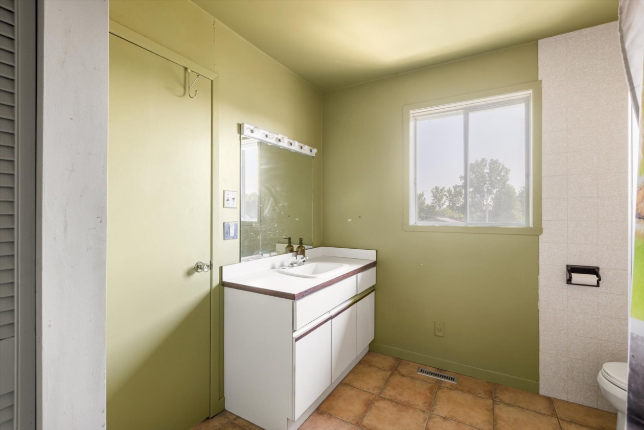 Salle de bains — 350Z - 360Z Rue Marquis, Saint-Célestin - Municipalité