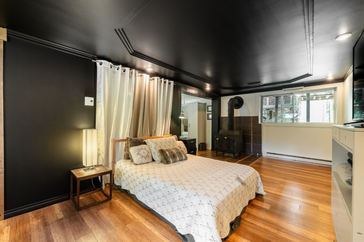 Salle familiale — 2034 Route 337, Sainte-Julienne