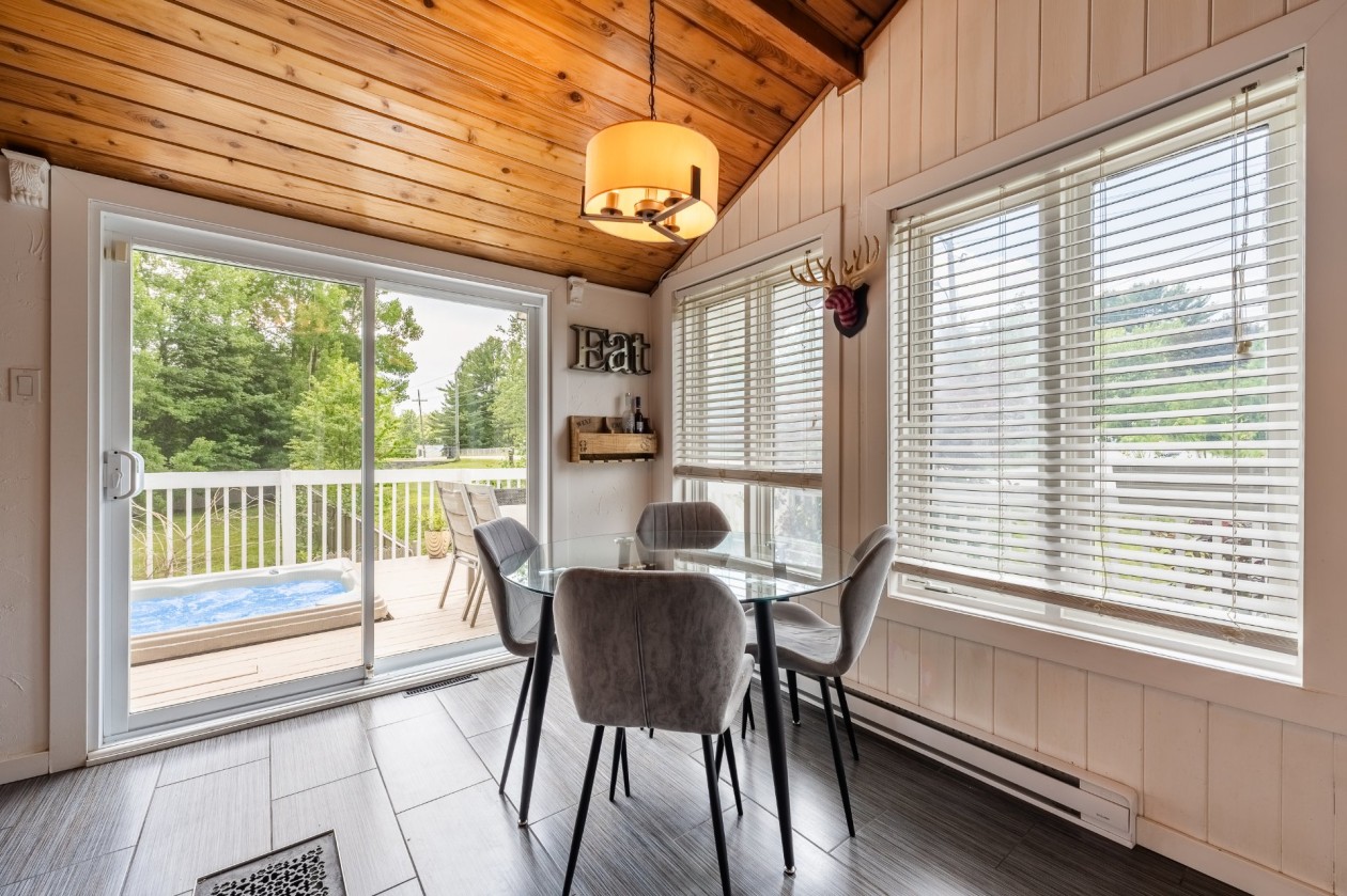 Salle à manger — 2034 Route 337, Sainte-Julienne