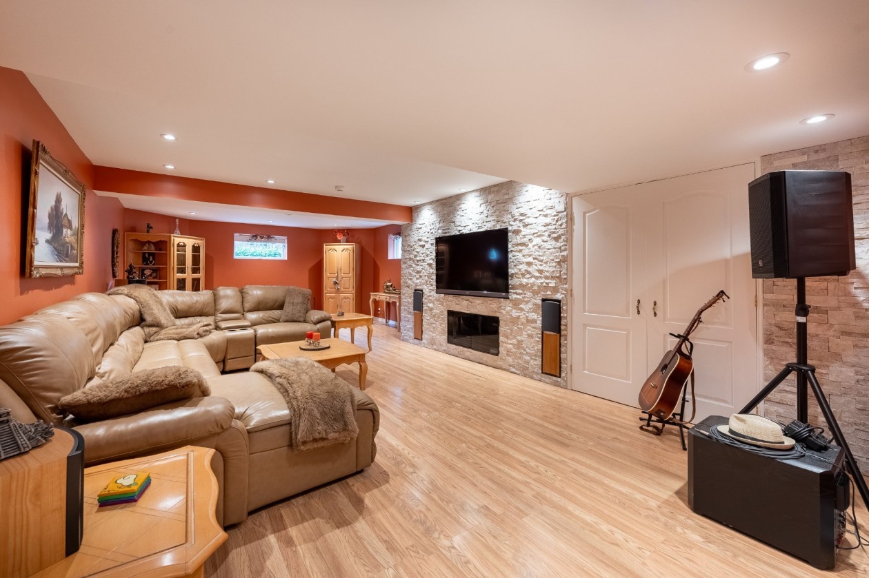 Salle familiale — 231 Ch. du Richelieu, Saint-Basile-le-Grand