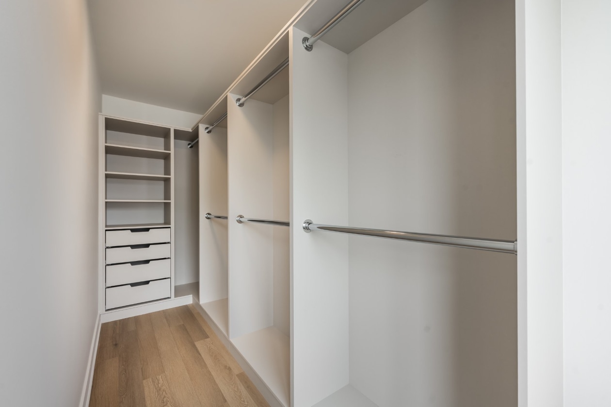 Penderie — 127, Mtée des Trinitaires, 201, Saint-Basile-le-Grand, J3N1C3, Saint-Basile-le-Grand