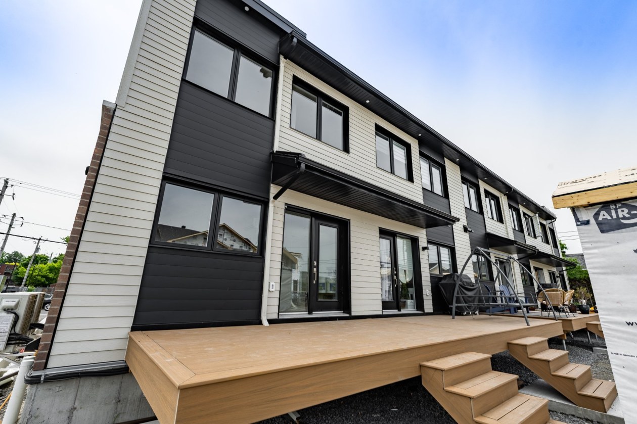 Terrasse — 127, Mtée des Trinitaires, 201, Saint-Basile-le-Grand, J3N1C3, Saint-Basile-le-Grand