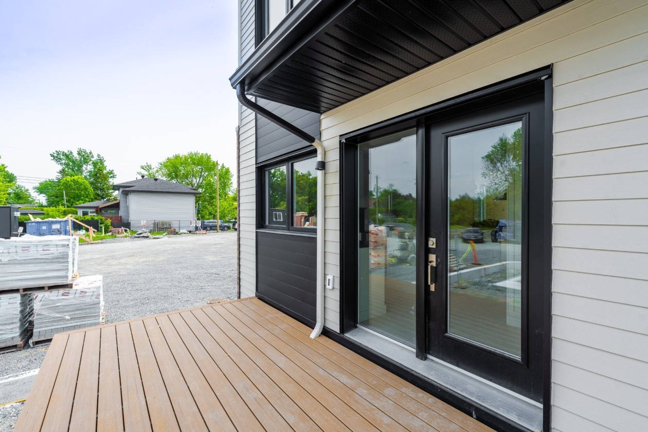 Terrasse — 127, Mtée des Trinitaires, 201, Saint-Basile-le-Grand, J3N1C3, Saint-Basile-le-Grand