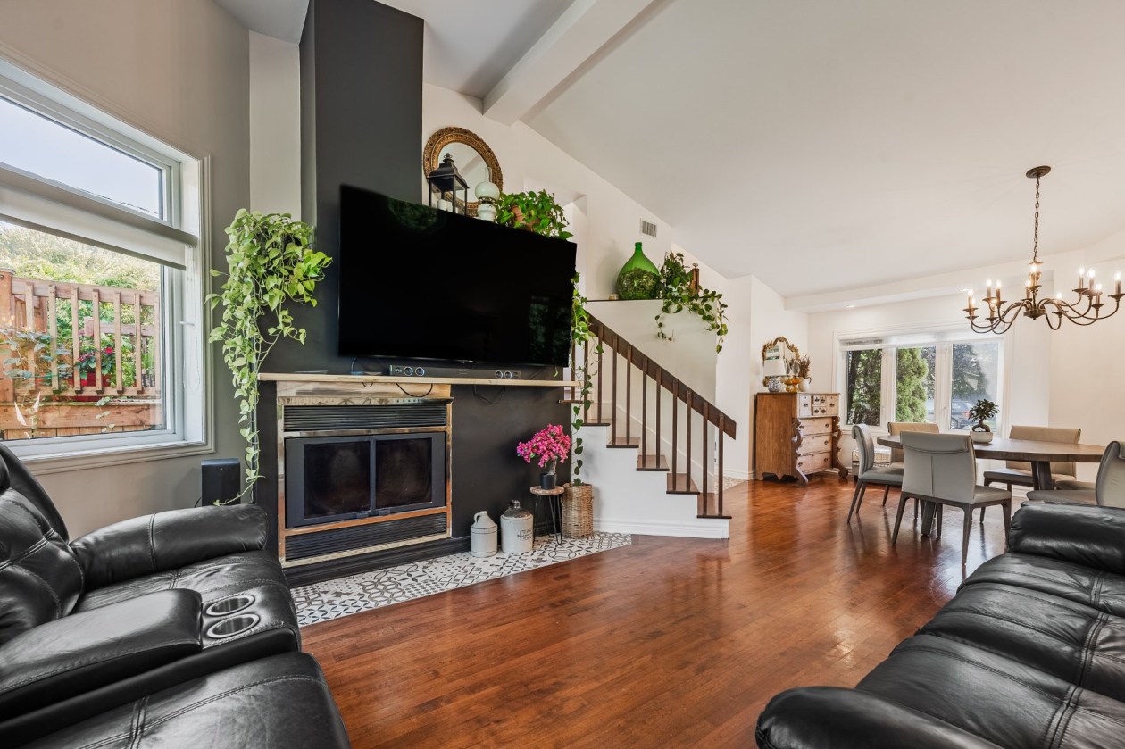 Salon — 63 Rue Dufresne, Saint-Jean-sur-Richelieu