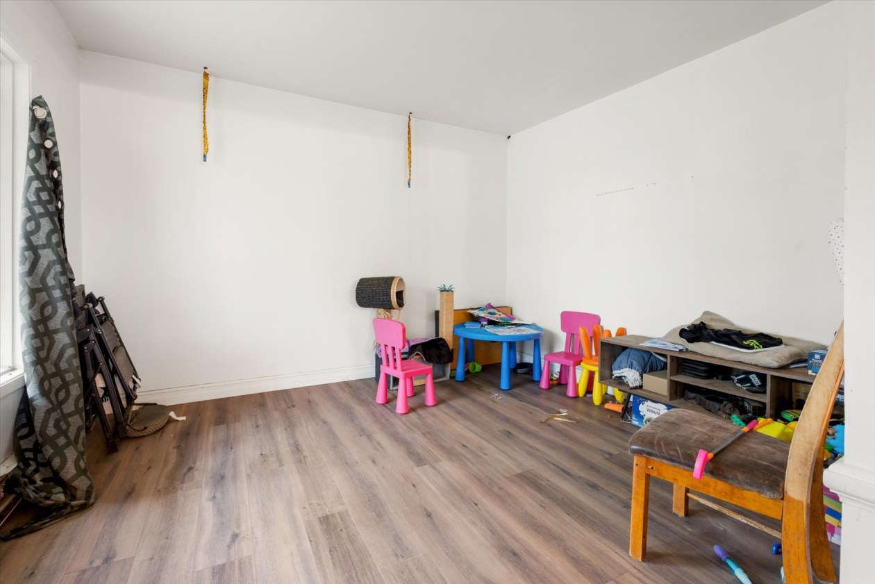 Salon — 266Z - 270Z, Ch. de la Grande-Rivière, Saint-Barnabé, G0X2K0, Saint-Barnabé