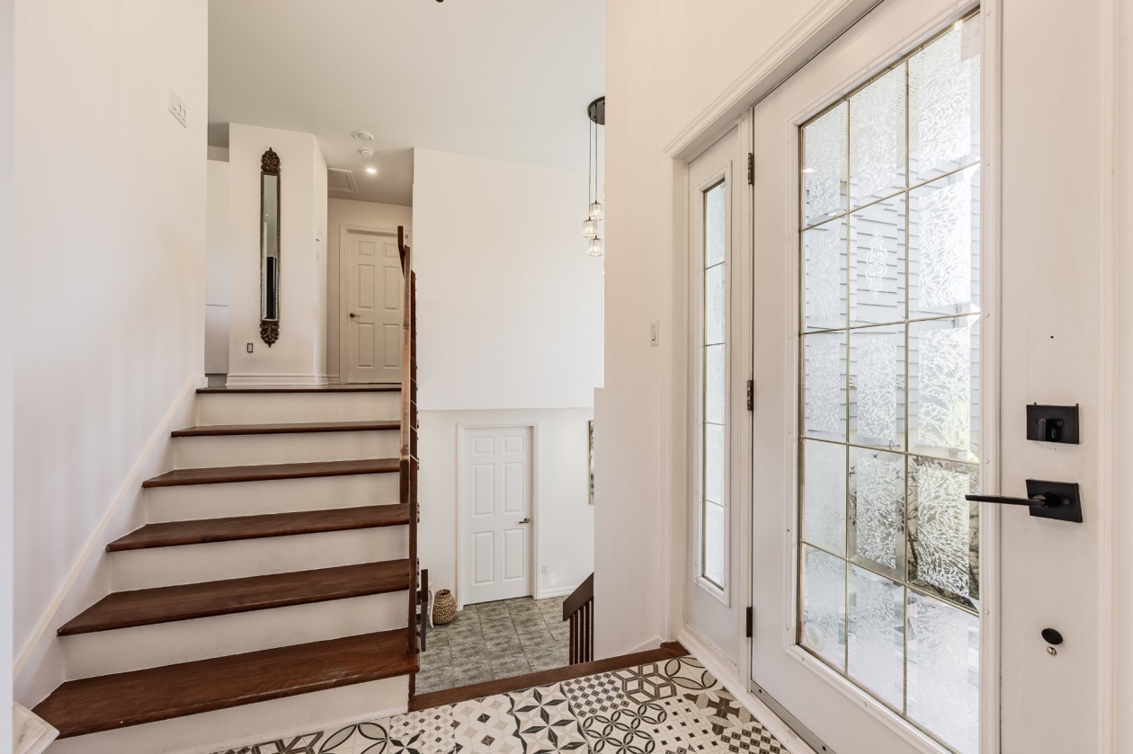 Hall d'entrée — 63 Rue Dufresne, Saint-Jean-sur-Richelieu