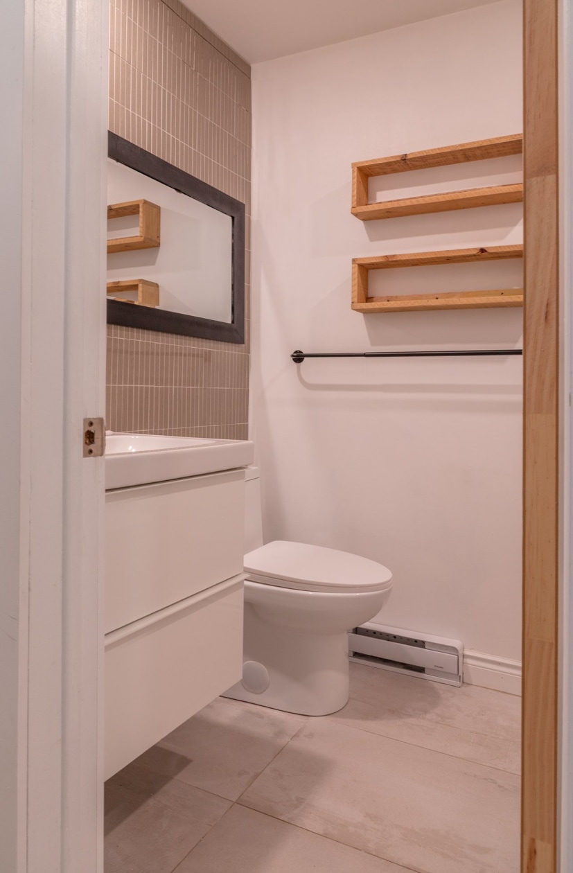Salle de bains — 7414 - 7416 Rue Jacques-Rousseau, Montréal