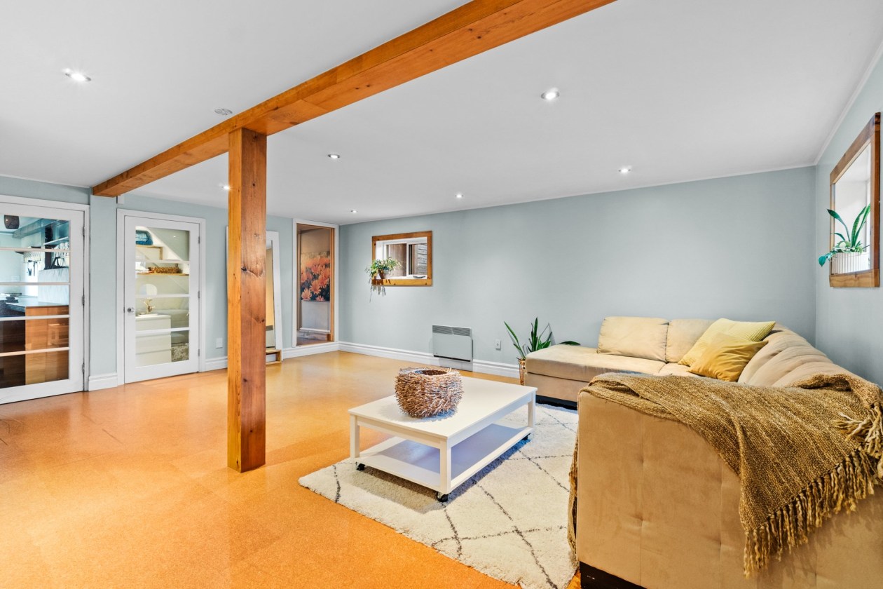 Salle familiale — 7414 - 7416 Rue Jacques-Rousseau, Montréal