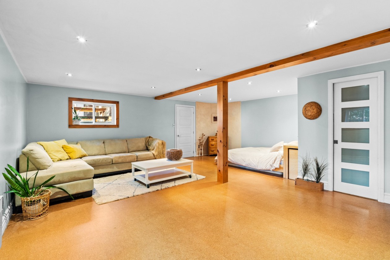 Salle familiale — 7414 - 7416 Rue Jacques-Rousseau, Montréal