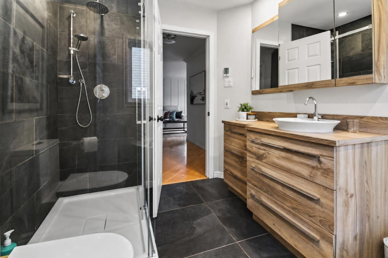 Salle de bains — 1152 Rue Frontenac, Trois-Rivières
