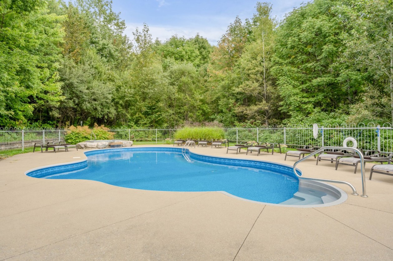 Piscine — 1422, Rue De Celles, Québec (Les Rivières), G2C0B9, Québec (Les Rivières)