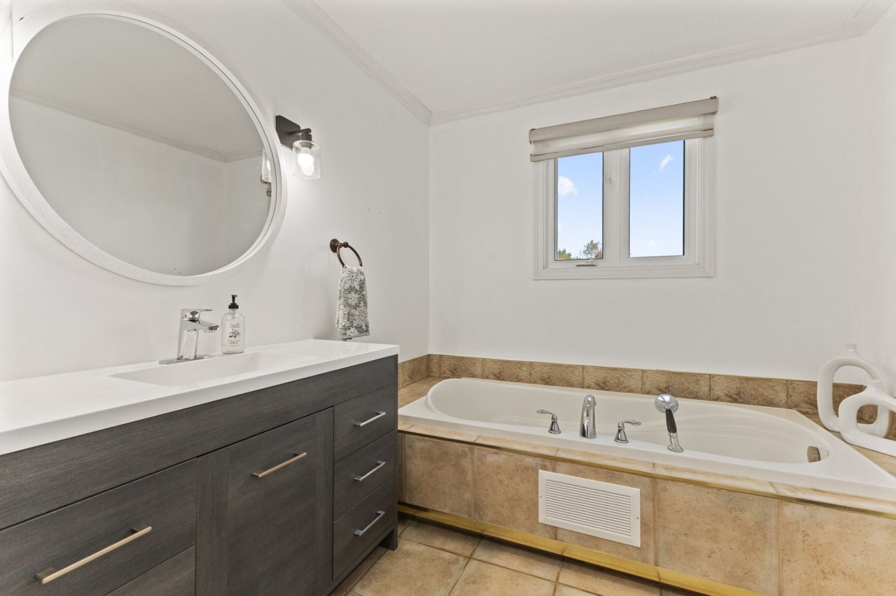 Salle de bains — 4 Rue Céline, Gatineau