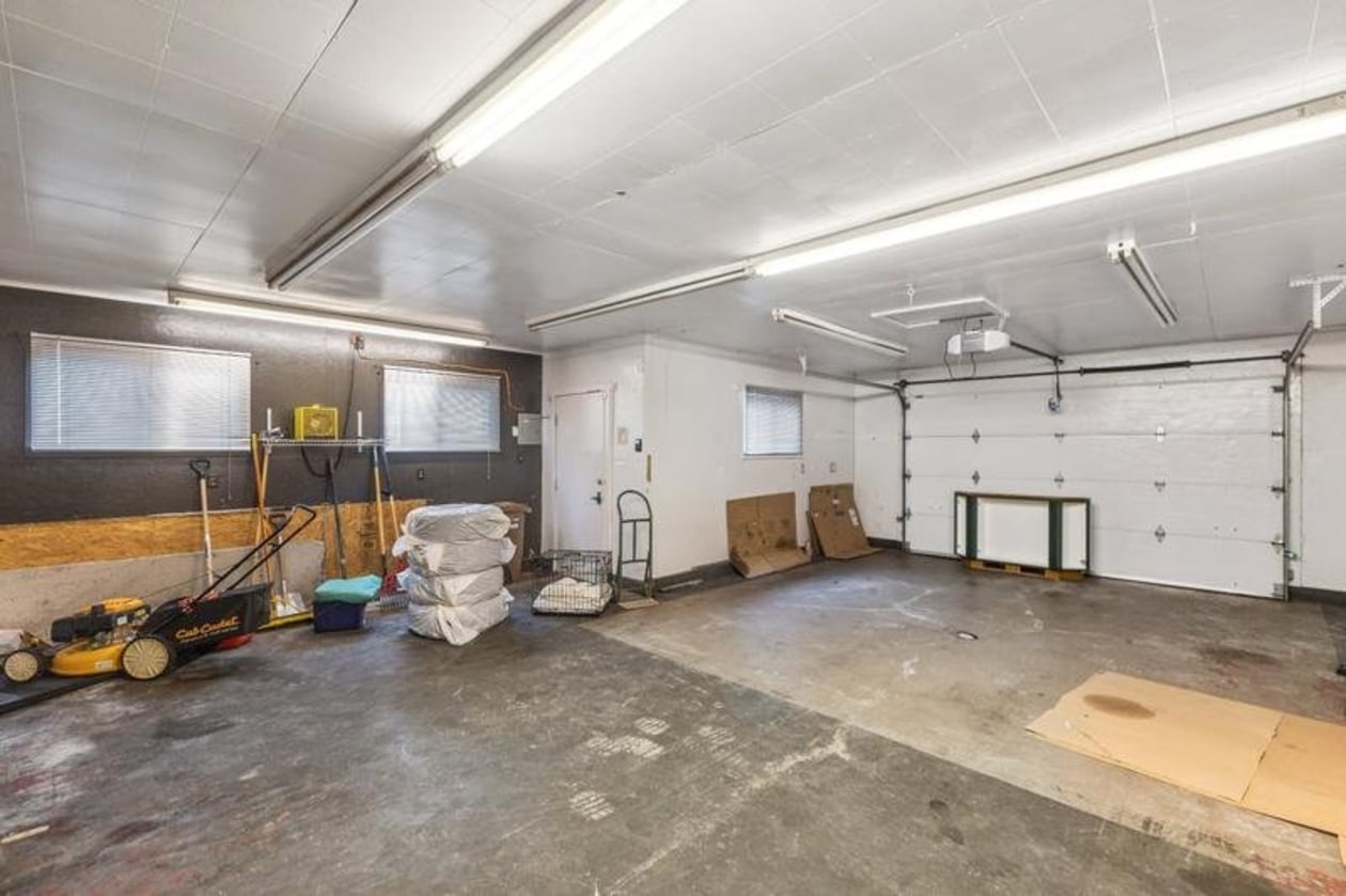Garage — 4 Rue Céline, Gatineau